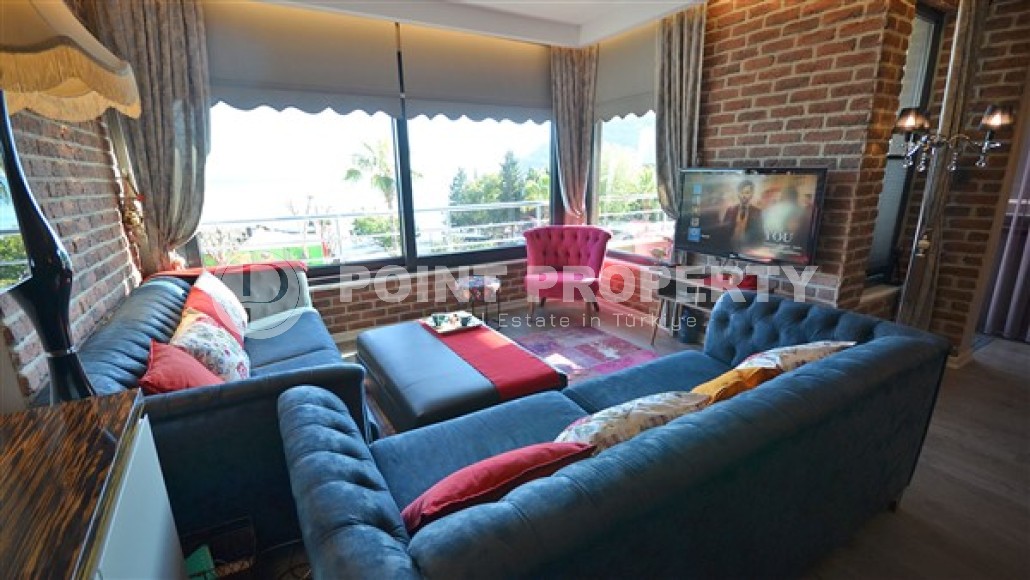 Spacious furnished 3+1 apartment on the very beach in the center of Alanya-id-4863-photo-2