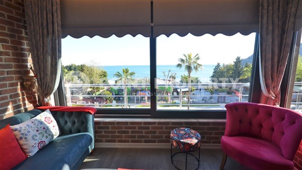 Spacious furnished 3+1 apartment on the very beach in the center of Alanya-id-4863-photo-4