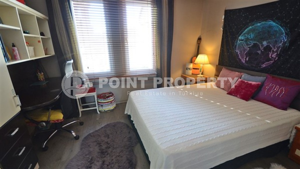Spacious furnished 3+1 apartment on the very beach in the center of Alanya-id-4863-photo-7
