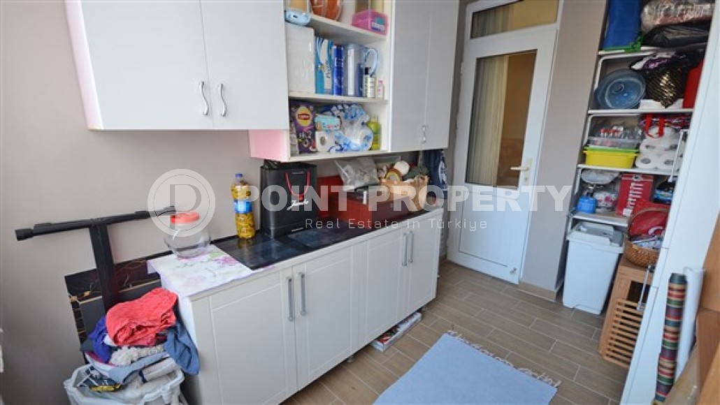 Spacious furnished 3+1 apartment on the very beach in the center of Alanya-id-4863-photo-10