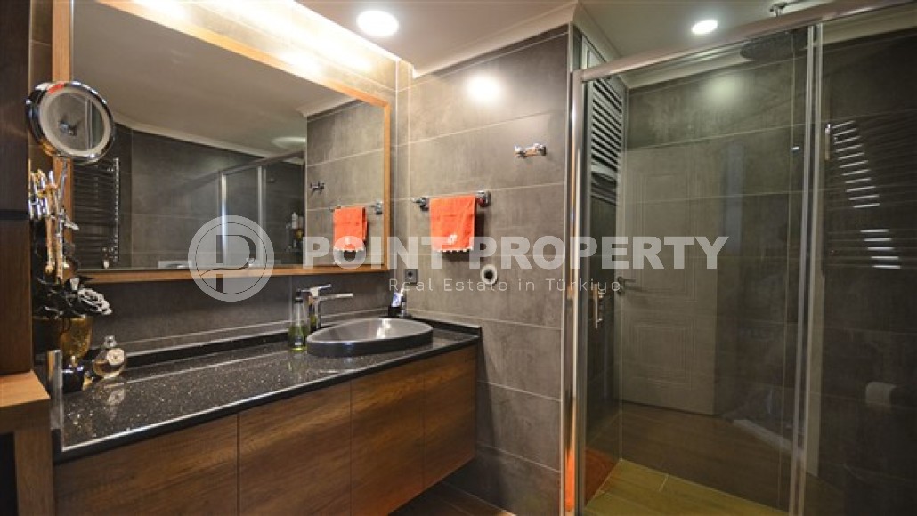 Spacious furnished 3+1 apartment on the very beach in the center of Alanya-id-4863-photo-11