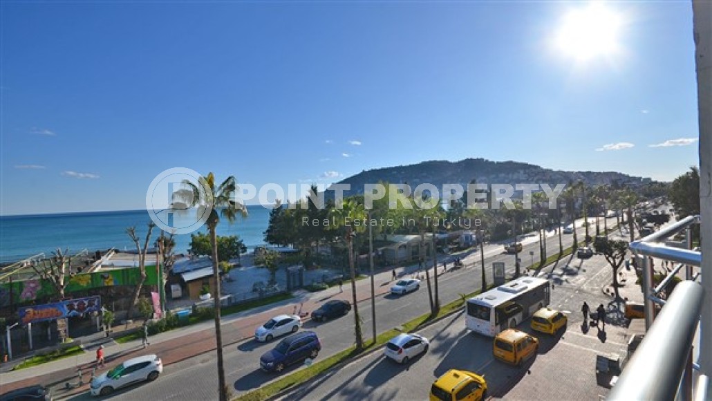 Spacious furnished 3+1 apartment on the very beach in the center of Alanya-id-4863-photo-14