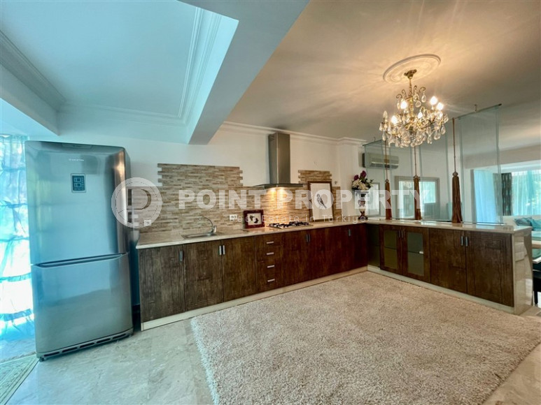 Трехэтажная смежная вилла с четырьмя спальнями, 250м² на берегу моря в районе Алании Конаклы.-id-1399-фото-3