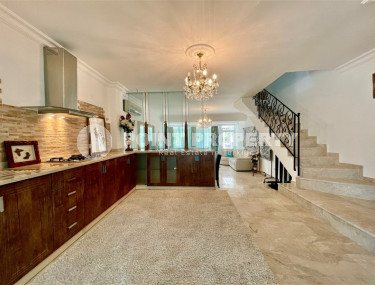 Трехэтажная смежная вилла с четырьмя спальнями, 250м² на берегу моря в районе Алании Конаклы.-id-1399-фото-4