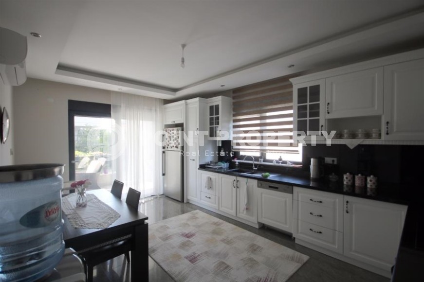 Пятикомнатный садовый дуплекс 238 м2 с мебелью и отдельной кухонной зоной, район Оба-id-4896-фото-7