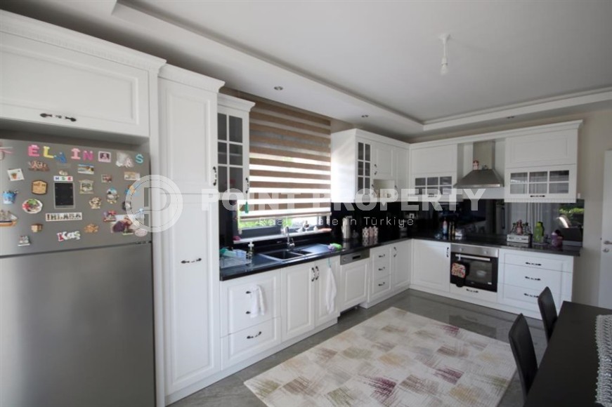 Пятикомнатный садовый дуплекс 238 м2 с мебелью и отдельной кухонной зоной, район Оба-id-4896-фото-6