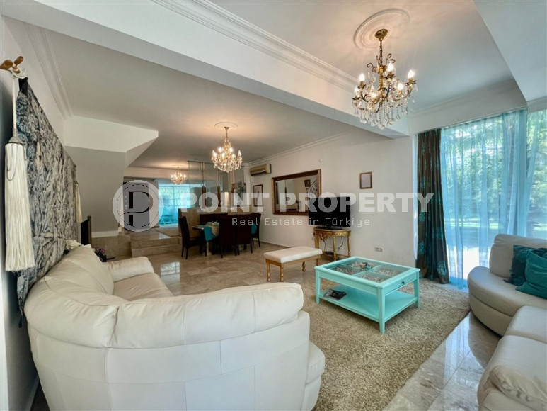 Трехэтажная смежная вилла с четырьмя спальнями, 250м² на берегу моря в районе Алании Конаклы.-id-1399-фото-8