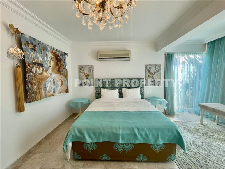 Трехэтажная смежная вилла с четырьмя спальнями, 250м² на берегу моря в районе Алании Конаклы.-id-1399-фото-11