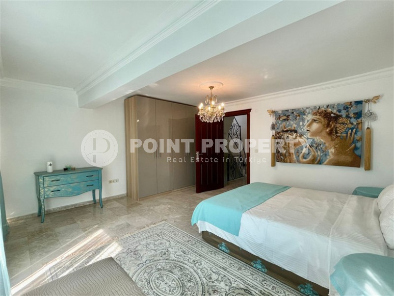 Трехэтажная смежная вилла с четырьмя спальнями, 250м² на берегу моря в районе Алании Конаклы.-id-1399-фото-12