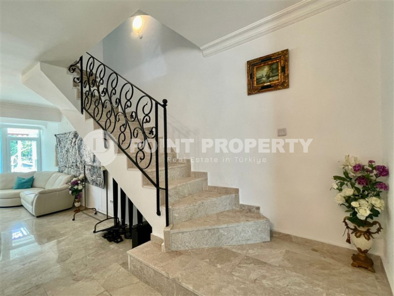 Трехэтажная смежная вилла с четырьмя спальнями, 250м² на берегу моря в районе Алании Конаклы.-id-1399-фото-13