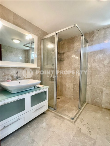 Трехэтажная смежная вилла с четырьмя спальнями, 250м² на берегу моря в районе Алании Конаклы.-id-1399-фото-14