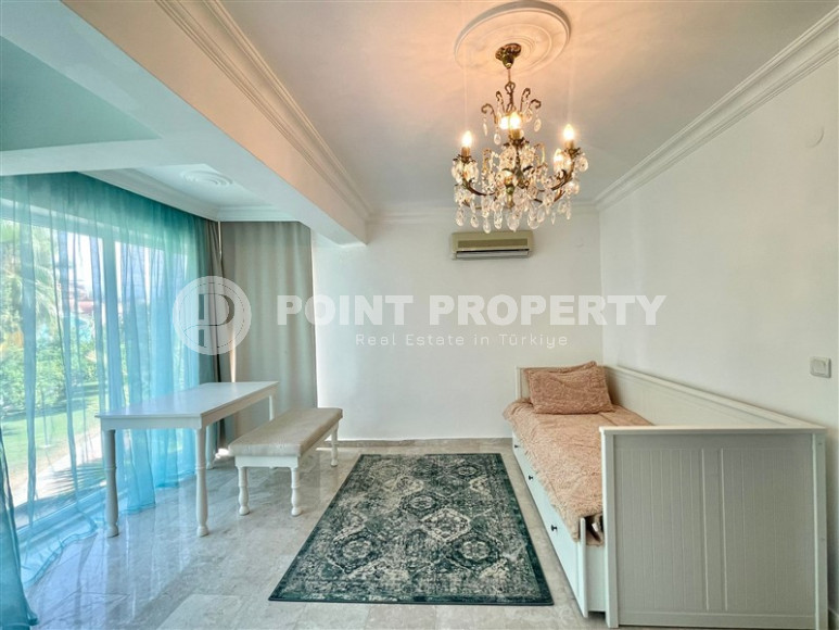 Трехэтажная смежная вилла с четырьмя спальнями, 250м² на берегу моря в районе Алании Конаклы.-id-1399-фото-15