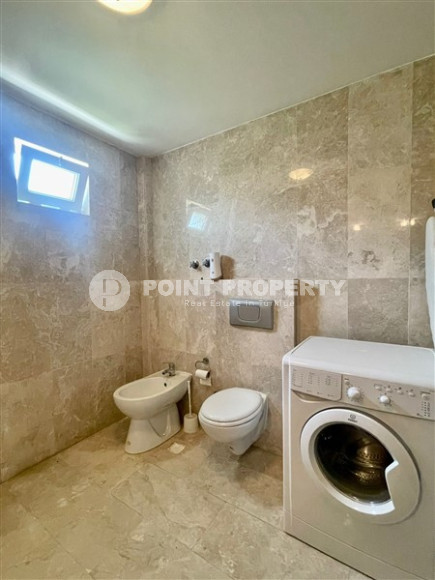 Трехэтажная смежная вилла с четырьмя спальнями, 250м² на берегу моря в районе Алании Конаклы.-id-1399-фото-17