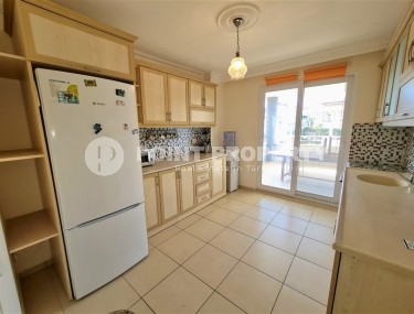 Комфортабельная двухуровневая квартира с мебелью в 500 метрах от центра района Оба-id-4902-фото-5