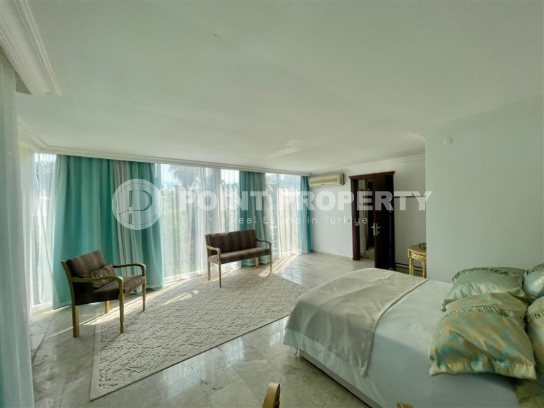 Трехэтажная смежная вилла с четырьмя спальнями, 250м² на берегу моря в районе Алании Конаклы.-id-1399-фото-18