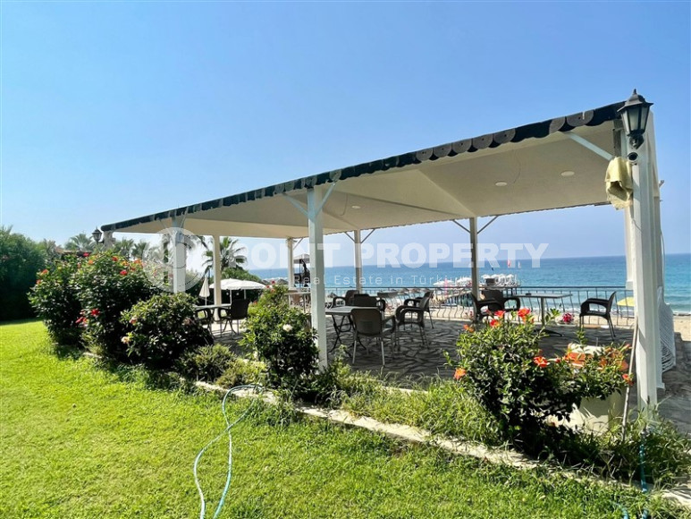 Трехэтажная смежная вилла с четырьмя спальнями, 250м² на берегу моря в районе Алании Конаклы.-id-1399-фото-23