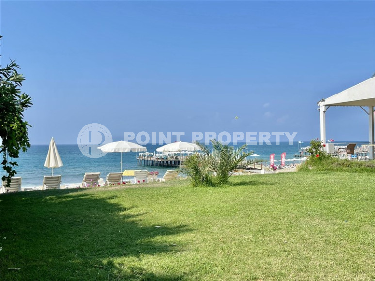 Трехэтажная смежная вилла с четырьмя спальнями, 250м² на берегу моря в районе Алании Конаклы.-id-1399-фото-24