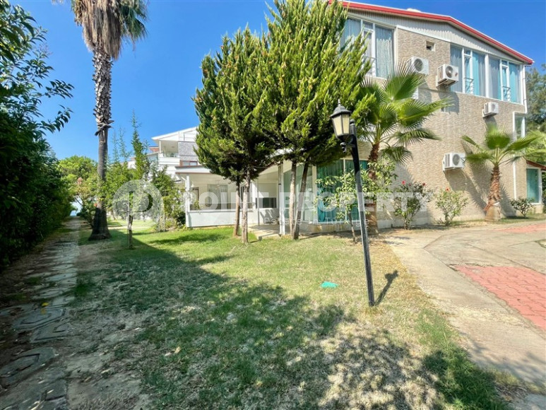 Трехэтажная смежная вилла с четырьмя спальнями, 250м² на берегу моря в районе Алании Конаклы.-id-1399-фото-26