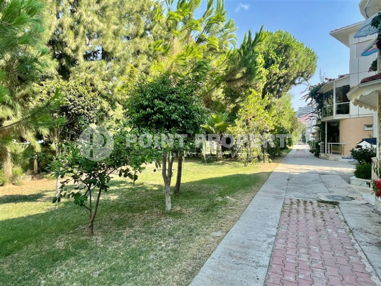 Трехэтажная смежная вилла с четырьмя спальнями, 250м² на берегу моря в районе Алании Конаклы.-id-1399-фото-27