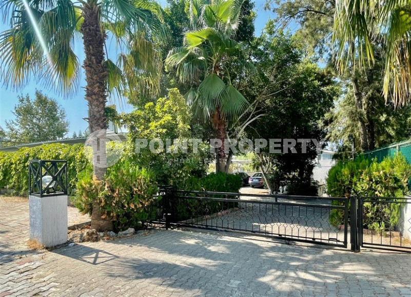 Трехэтажная смежная вилла с четырьмя спальнями, 250м² на берегу моря в районе Алании Конаклы.-id-1399-фото-35