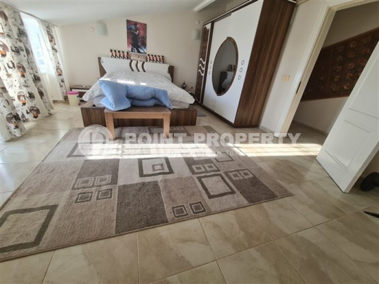 Four-room two-level apartment of 180 m2 in the Oba district. Suitable for obtaining Turkish citizenship after purchase.-id-4924-photo-4