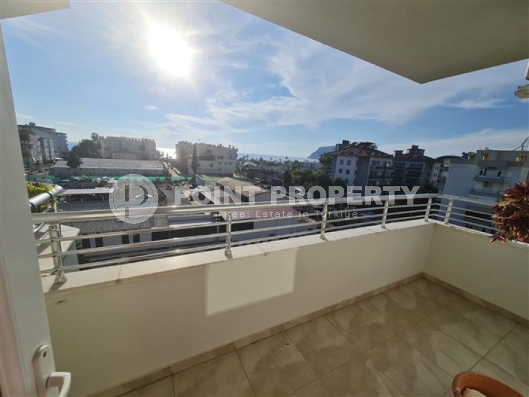 Four-room two-level apartment of 180 m2 in the Oba district. Suitable for obtaining Turkish citizenship after purchase.-id-4924-photo-10