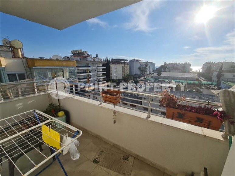 Four-room two-level apartment of 180 m2 in the Oba district. Suitable for obtaining Turkish citizenship after purchase.-id-4924-photo-11