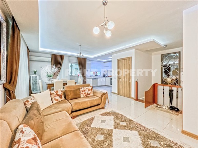 Просторная двухуровневая квартира с дизайнерским ремонтом на 7-м этаже с мансардой в 500 метрах от моря-id-4979-фото-2