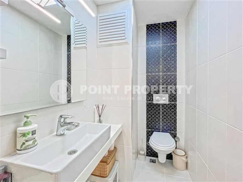 Просторная двухуровневая квартира с дизайнерским ремонтом на 7-м этаже с мансардой в 500 метрах от моря-id-4979-фото-9