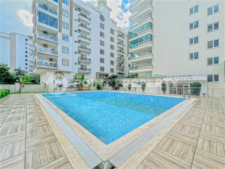 Просторная двухуровневая квартира с дизайнерским ремонтом на 7-м этаже с мансардой в 500 метрах от моря-id-4979-фото-17