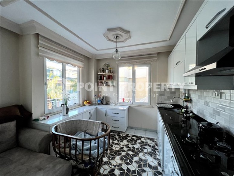 Apartment with one bedroom and separate kitchen, 50 meters from the sea, in the center of Alanya-id-4981-photo-3