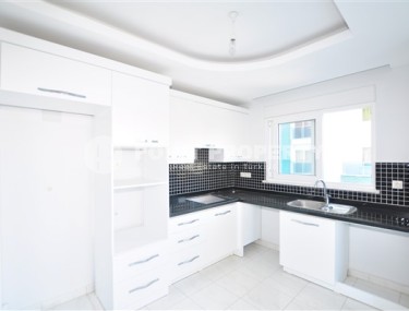 Светлая двухкомнатная квартира, в чистовой отделке, рядом с морем, район Махмутлар-id-4988-фото-3