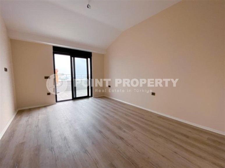 Просторная двухуровневая квартира с чистовой отделкой в 600 метрах от моря, в центре района Махмутлар-id-4993-фото-4