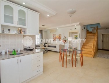 Двухуровневые апартаменты с тремя спальными комнатами и видовой террасой, в районе города Аланья- Тосмур-id-5007-фото-3