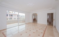 Spacious 4+2 duplex on the 5th floor with an attic on the very beach in the center of Mahmutlar-id-5015-photo-3