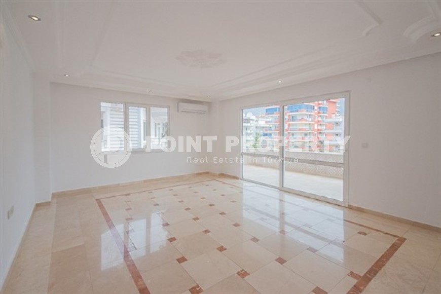 Spacious 4+2 duplex on the 5th floor with an attic on the very beach in the center of Mahmutlar-id-5015-photo-4