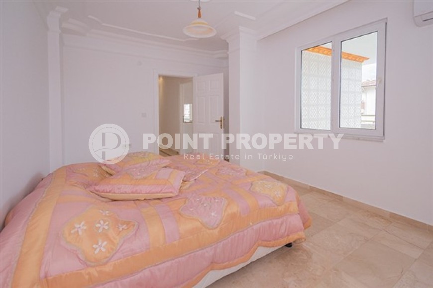 Spacious 4+2 duplex on the 5th floor with an attic on the very beach in the center of Mahmutlar-id-5015-photo-5