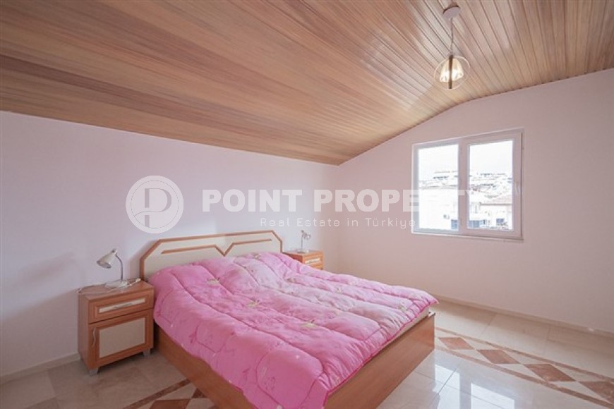 Spacious 4+2 duplex on the 5th floor with an attic on the very beach in the center of Mahmutlar-id-5015-photo-6