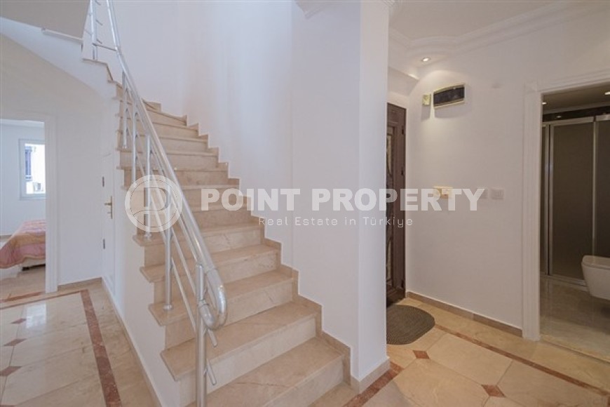 Spacious 4+2 duplex on the 5th floor with an attic on the very beach in the center of Mahmutlar-id-5015-photo-10