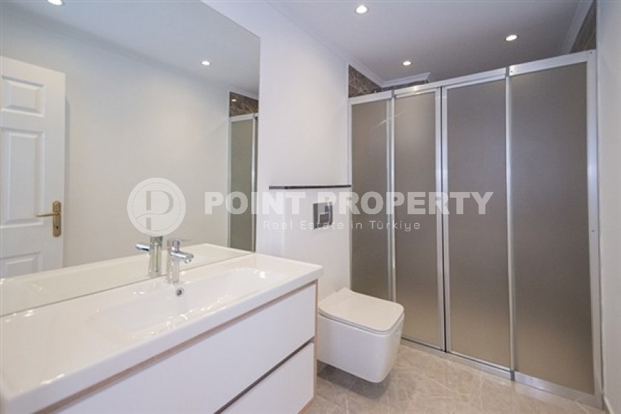 Spacious 4+2 duplex on the 5th floor with an attic on the very beach in the center of Mahmutlar-id-5015-photo-12