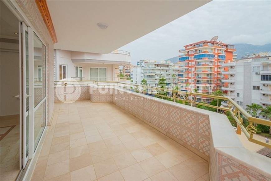 Spacious 4+2 duplex on the 5th floor with an attic on the very beach in the center of Mahmutlar-id-5015-photo-13