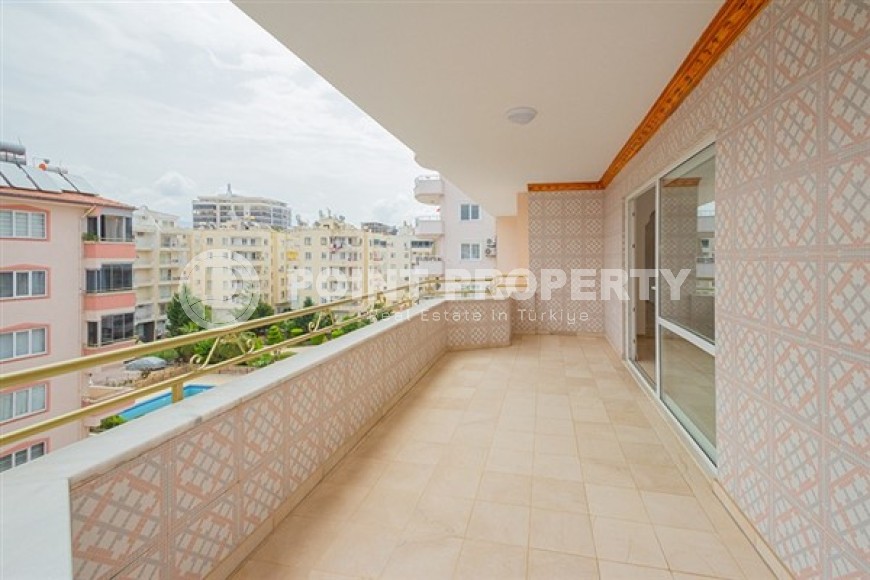 Spacious 4+2 duplex on the 5th floor with an attic on the very beach in the center of Mahmutlar-id-5015-photo-14