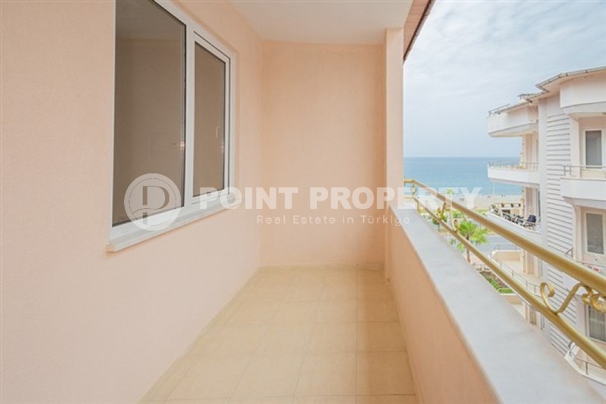 Spacious 4+2 duplex on the 5th floor with an attic on the very beach in the center of Mahmutlar-id-5015-photo-15