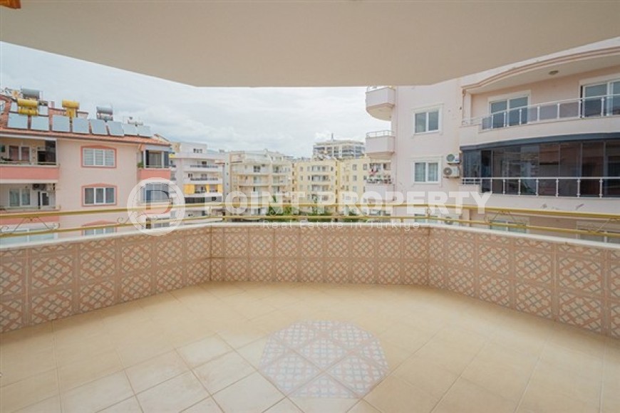 Spacious 4+2 duplex on the 5th floor with an attic on the very beach in the center of Mahmutlar-id-5015-photo-17