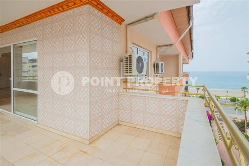 Spacious 4+2 duplex on the 5th floor with an attic on the very beach in the center of Mahmutlar-id-5015-photo-19