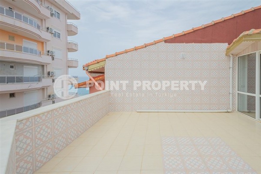 Spacious 4+2 duplex on the 5th floor with an attic on the very beach in the center of Mahmutlar-id-5015-photo-20