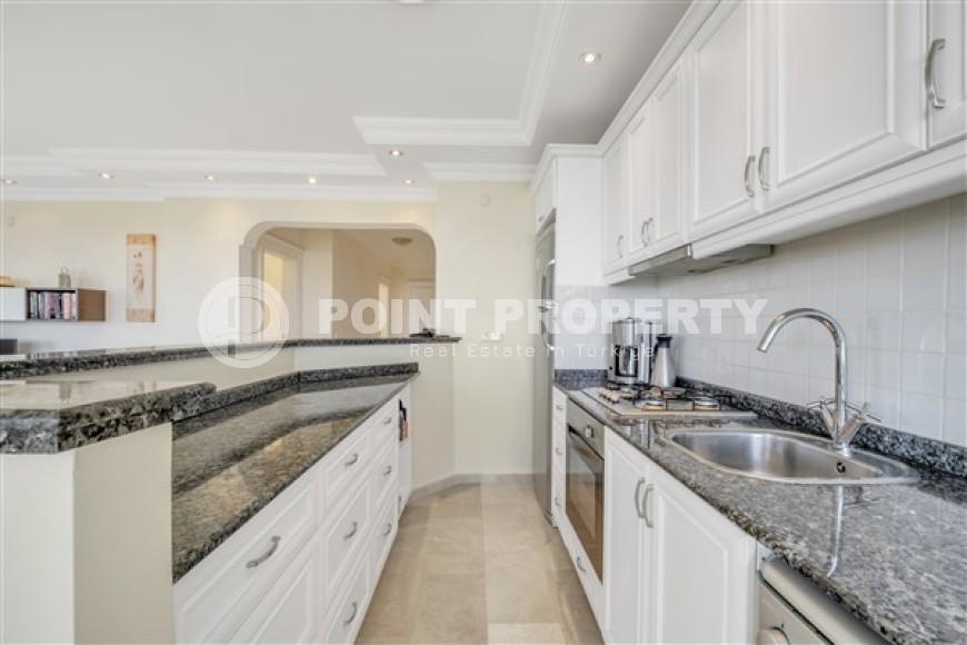 Duplex with three bedrooms and a view terrace in the upper Oba area-id-5017-photo-2