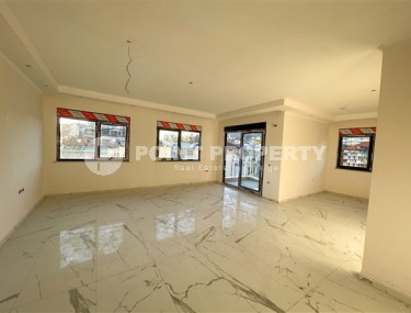 Просторная двухуровневая квартира 2+1, общей площадью 170 м2, на 4-м этаже с мансардой в центре Аланьи-id-5033-фото-2