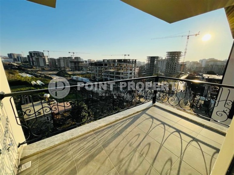 Двухуровневые апартаменты с тремя спальными комнатами в жилом комплексе 2023 года постройки, в районе Махмутлар-id-5079-фото-15