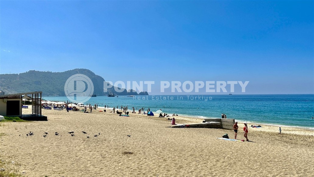 Компактная меблированная квартира на самом берегу моря в центре Аланьи-id-5088-фото-16